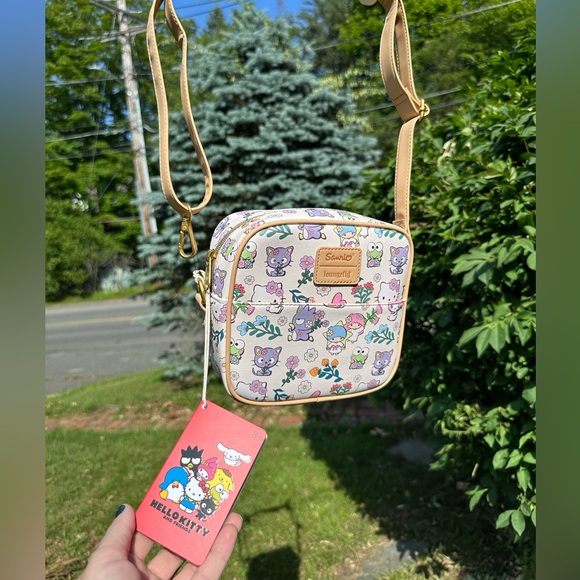 Sanrio x Loungefly Hello Kitty and Friends Crossbody Bag NWT - Picture 2 of 7